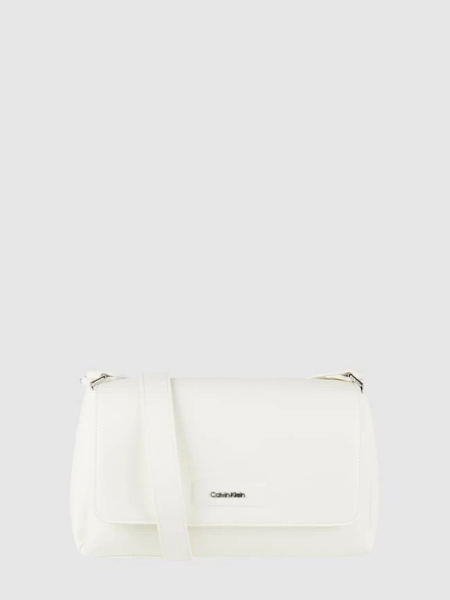 CK Calvin Klein Crossbody Bag In Leder-Optik - Weiß 2 CK Calvin Klein Crossbody Bag In Leder-Optik - Weiß – Bild 2