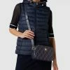 Tommy Hilfiger Crossbody Bag Mit Label-Applikation - Marineblau 13 Tommy Hilfiger Crossbody Bag Mit Label-Applikation - Marineblau -Gales-Shop 6d3jgiq98l84eiaiacsj0ghm8p746j1k6573gkhg6ta32lida57l0cpn9h446di6al354l2h950kuc2g94o38cpm60sj8e34cdhj0d9kcco34e9icgr66c9l60pm8o9o74pjedo