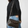 Guess Handtasche Mit Logo-Muster - Dunkelbraun 10 Guess Handtasche Mit Logo-Muster - Dunkelbraun -Gales-Shop 6db3cli69os4oiql65658jqe995j2lae996j4jih9db44da39p658dik9d4kmci7ah34kjq59dal4gaa6t3mcdpgc4o34cr56gpjgc1k6sp3gohnclgj4dhj6op3ec35c4o3ip8