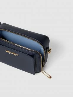 Tommy Hilfiger Umhängetasche Mit Label-Applikation - Dunkelblau -Gales-Shop 6p33cjil8opkukicap73cjpi9d7j6gq76p946c1j6cr4cja1ap44edhk9h746k2d8la4kkho6p7kahpjah3map1jc9im4d1h60q3cp9k6srmcob36tim2c1hcdj6aeb46cqmcog