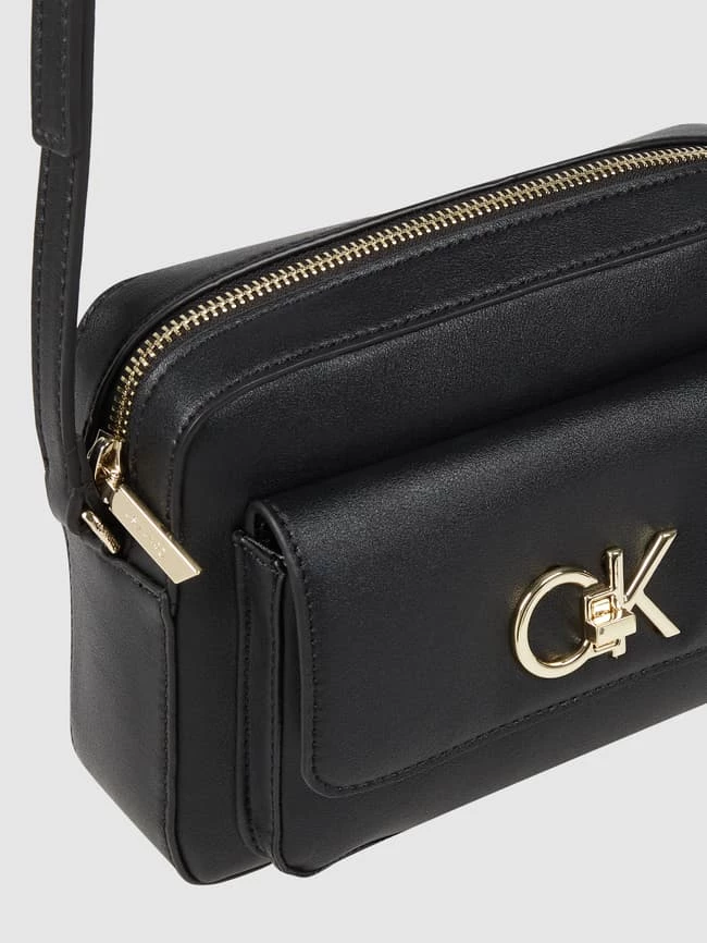 CK Calvin Klein Camera Bag In Leder-Optik - Schwarz 5 CK Calvin Klein Camera Bag In Leder-Optik - Schwarz – Bild 5