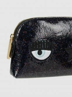Chiara Ferragni Kosmetiktasche Mit Stickereien - Metallic Schwarz -Gales-Shop 89932da66d6l4e2874skmi2f9gpk4cq59t8j2la86srksk1j6grkciqm8l3lciij8d5jalig9t4kehi368o6coho74r3iopn68p64p9kccqj4ob6cpi32d9icdj6copnc8pmacg