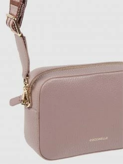 Coccinelle Camera Bag Aus Leder - Flieder -Gales-Shop 8l6j0gqdakrj6ii29d5kikhl8p14gk9p910k4h2fad630di69d7l2k1i7144sdhn8974qjhi6d4kcjq68d3m6e9g6go64pb6coom2cpk60q62ob16srjcp1n68p3gd9h6gsj2pg