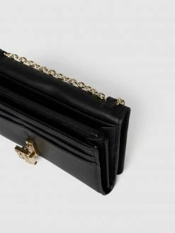 Tommy Hilfiger Clutch Mit Label-Detail - Schwarz -Gales-Shop 94skuda3957j4ii4aks32hhpa98l8haa654ksdql6183idq38934kjii8l54ce9l65b4mg9n85b54dqbah3jcc1jchim8cr26lj36dhk65h6cohl6th6cphk6ks6ac36c4s6cc0