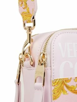 Versace Jeans Couture Camera Bag Mit Verstellbarem Schulterriemen - Rosé -Gales-Shop 9523ijaia57kke9l8l4k4jad698jed9o71848iak650l6d2860rlacqi654j6gaa8l9j8k22agqkul1paco68opocdhm6or1cli34chkc9hj2ohlc8qj4c33chgm6opo6ph3ico