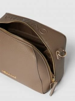VALENTINO BAGS Umhängetasche Mit Label-Detail In Metallic Modell 'PATTIE' - Taupe -Gales-Shop 9l8jgcaj9go4shq2712kkd9p60r38hi5ah4kujpiagqkgdqk710jahaf8sqkgjqg8grjahhn6p5lcgq188o6ac9h64p3cp36ccp38e1kcpgj2e1gc8rm6phochijgd35ccqm4cg