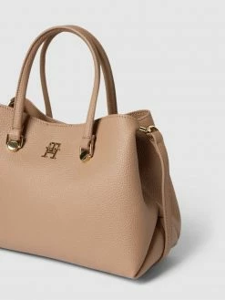 Tommy Hilfiger Handtasche In Leder-Optik Modell 'EMBLEM' - Taupe -Gales-Shop a1946dag9l74qjad958k8d9l718kodqc70p44h2f90ok4hqbal33aj1h6kok6c257124mgqhalal4dpgap3j6e1p60sjedr3c5im2dhkcop30eb664p6adhlc5i6ce1i6gqm8p8