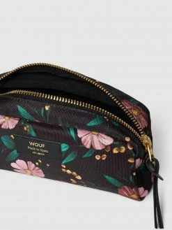 WOUF Kosmetiktasche Mit Label-Print Modell 'Black Flowers Big Beauty' - Schwarz -Gales-Shop a4qj8ja68t84qcpp6l5k2e1o9l54gk2h917j0c9g6d9j8cak8p736ka36t358k2g6cr50l9g71246jpo993m4e1jc5ijep9hcdgjie1k6thm4e9j69i6apb46hhj4e9l68q3gdg