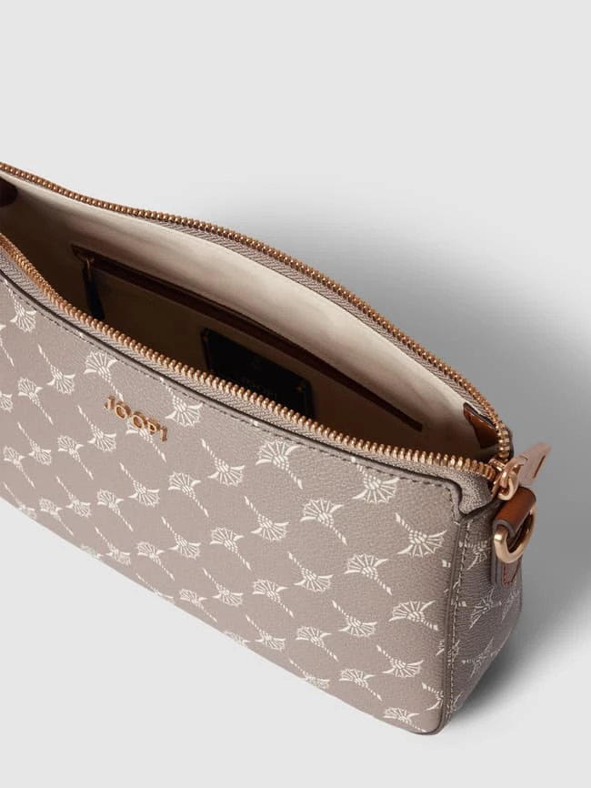 JOOP! Umhängetasche Mit Allover-Logo Modell 'jasmina Shoulderbag' - Stein 4 JOOP! Umhängetasche Mit Allover-Logo Modell 'jasmina Shoulderbag' - Stein – Bild 4