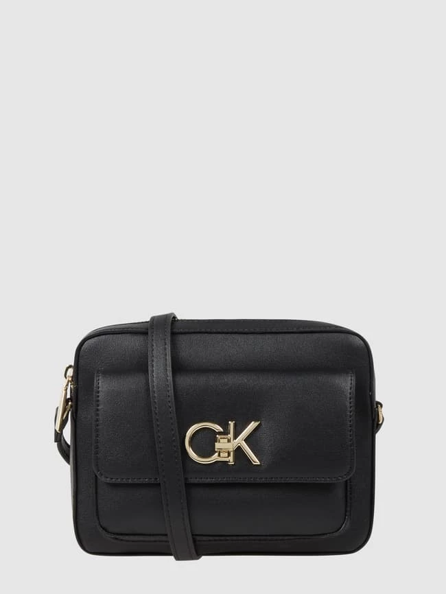 CK Calvin Klein Camera Bag In Leder-Optik - Schwarz 1 CK Calvin Klein Camera Bag In Leder-Optik - Schwarz