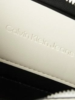 Calvin Klein Jeans Pochette In Leder-Optik - Offwhite -Gales-Shop al854hif9h5l0li18l45cdih8cq34kq9agp34h296grj2gqa8t850l2l6talad2f6goj8hhl8lb4ud2f8d3jecr5cphjcdph61ij4e9k70r68ob268rj6p3264qjed1n64rjgcg